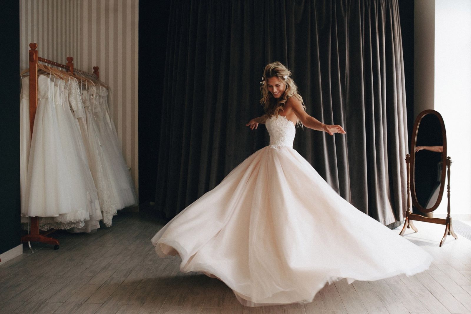 Видеть во сне себя в белом платье расшифровка.