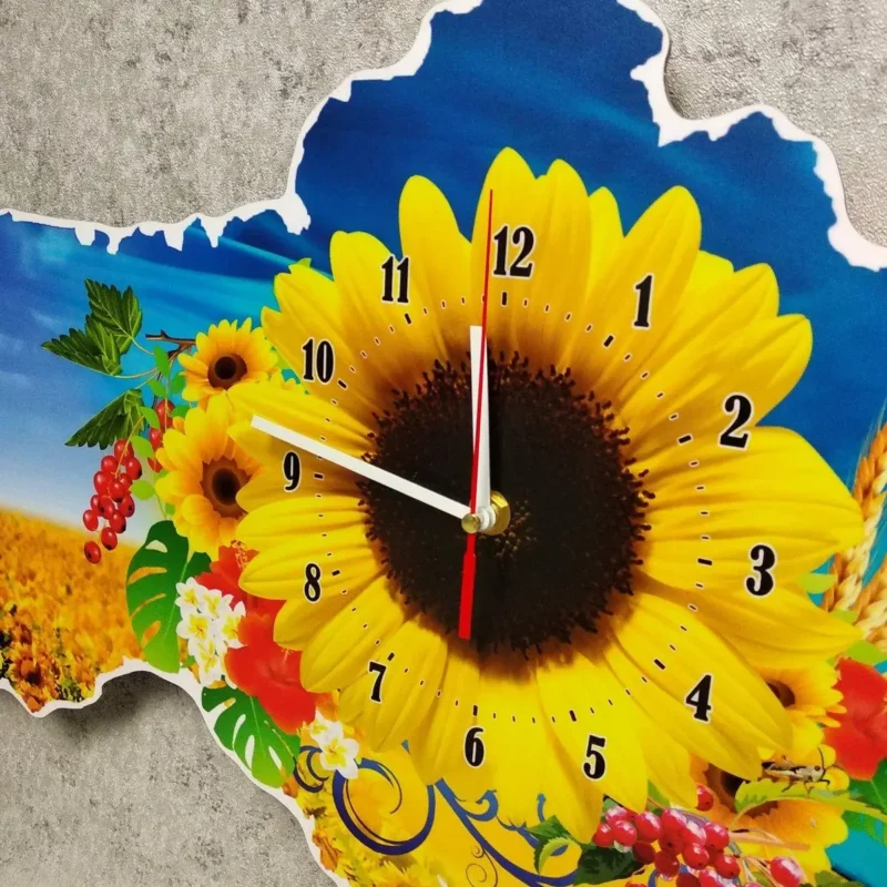 Годинник в формі України