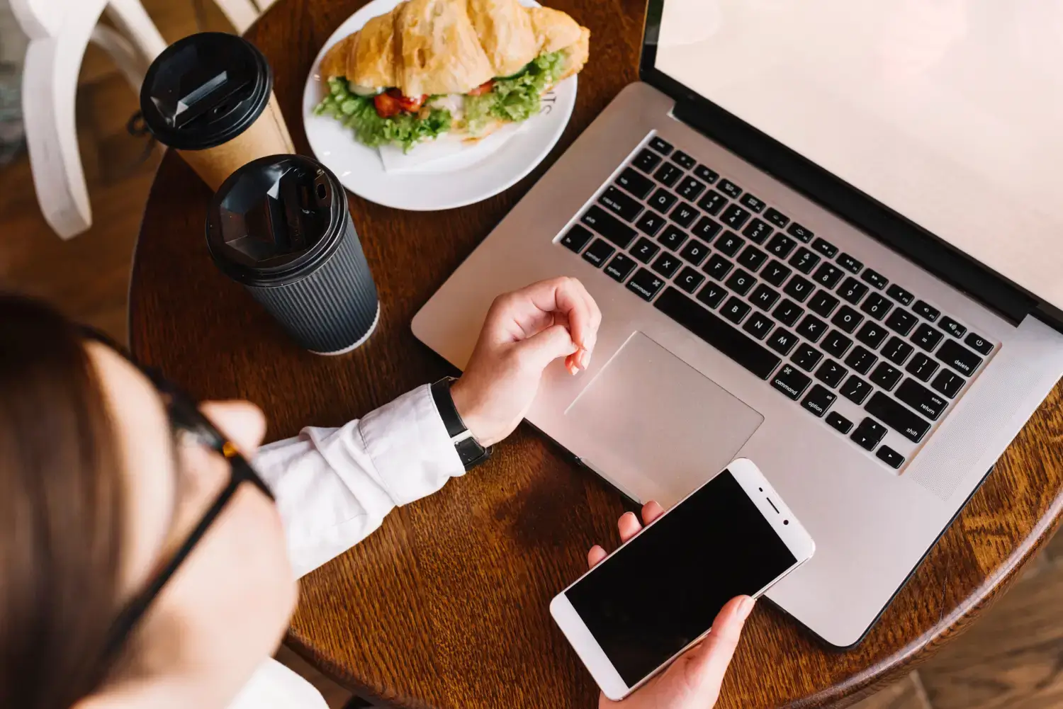 4 способа выгодно купить айфон с гарантией