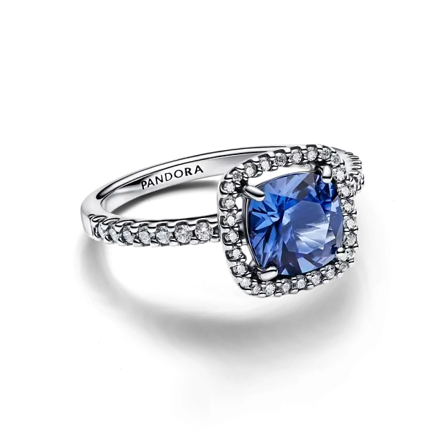 Особенности дизайнерских серебряных колец